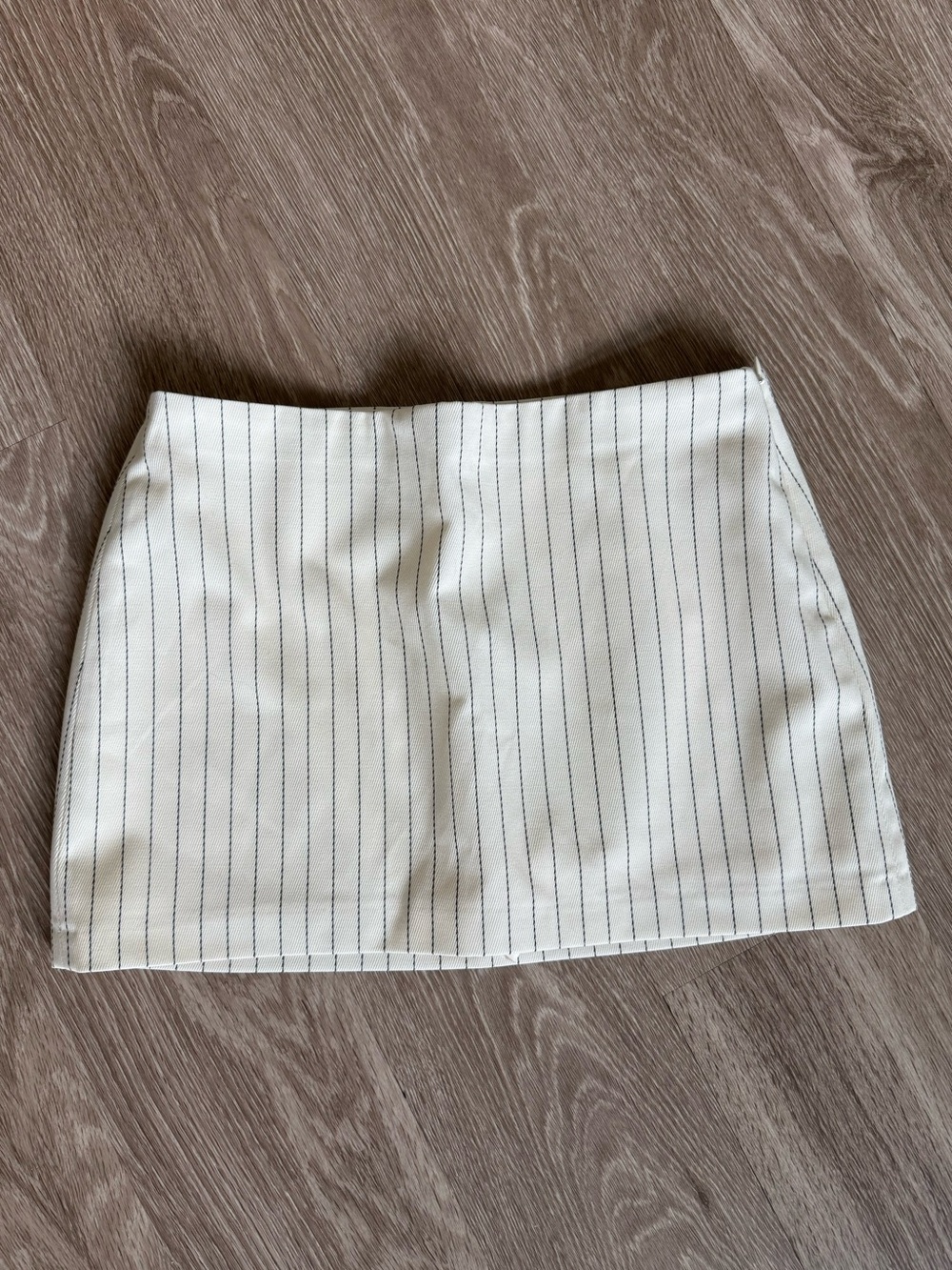 Abercrombie & Fitch Off-White Scarlett Mini Skirt